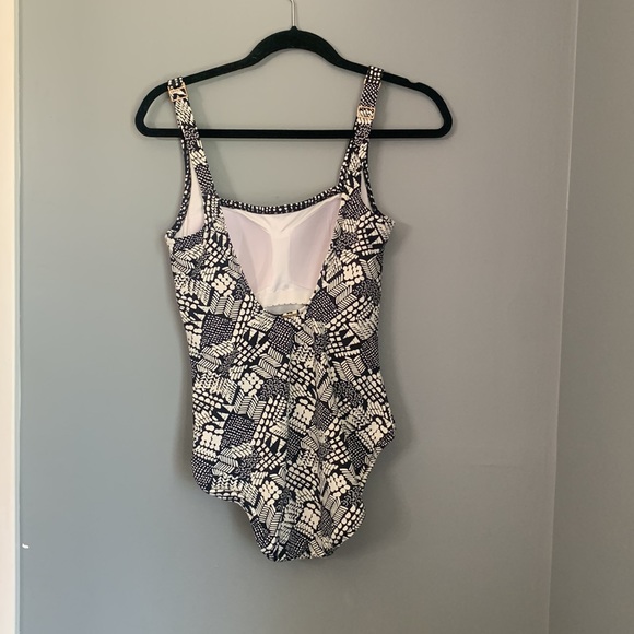 Lands end, one piece swimsuit six long - Picture 4 of 9